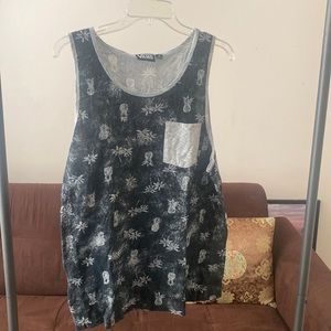 Medium Vans pineapple and palm tree black pocketed tank top